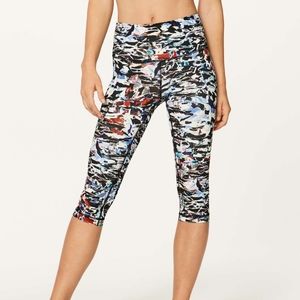 Lululemon Size 4 Wunder Under Hi-Rise 1/2 Tights Leggings Full-On Luxtreme 17"